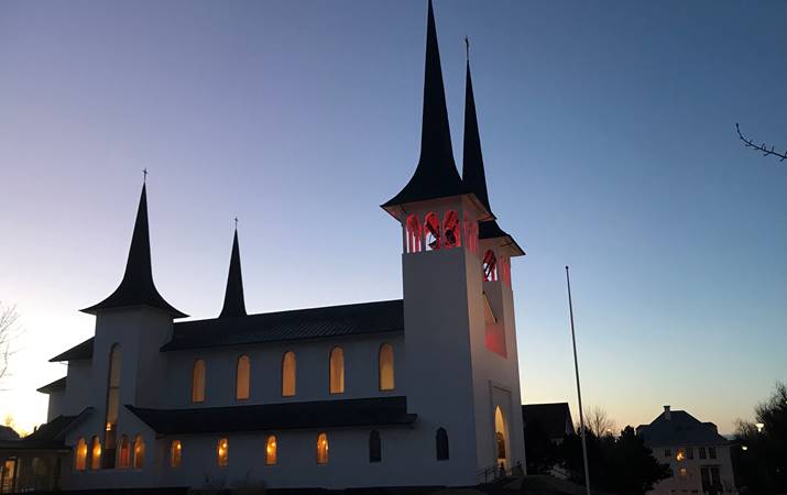 Háteigskirkja turnar.jpg - mynd Háteigskirkja turnar.jpg - mynd
